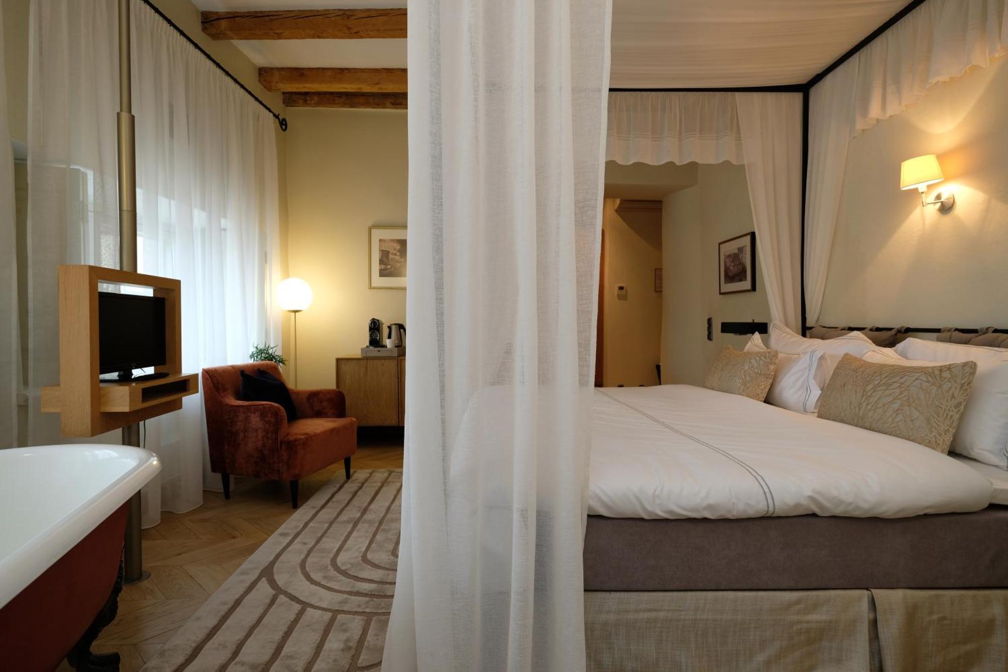 The Three Sisters Hotel Talin